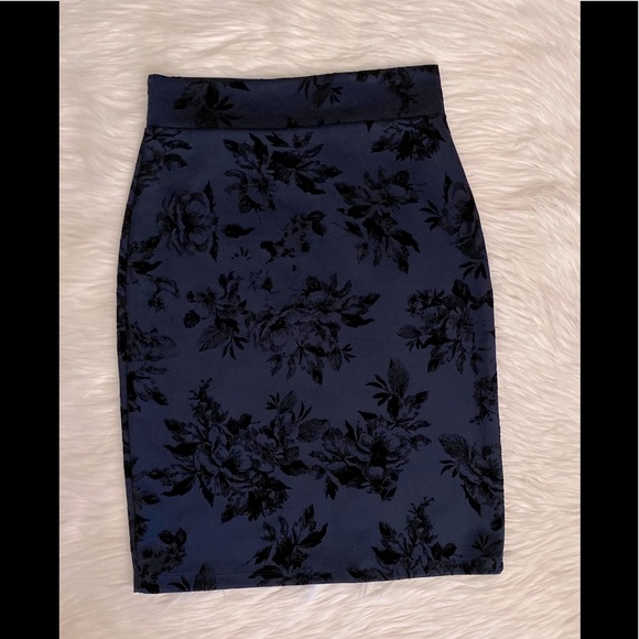 Navy blue pencil skirt with velvety floral design - Picture 2 of 2